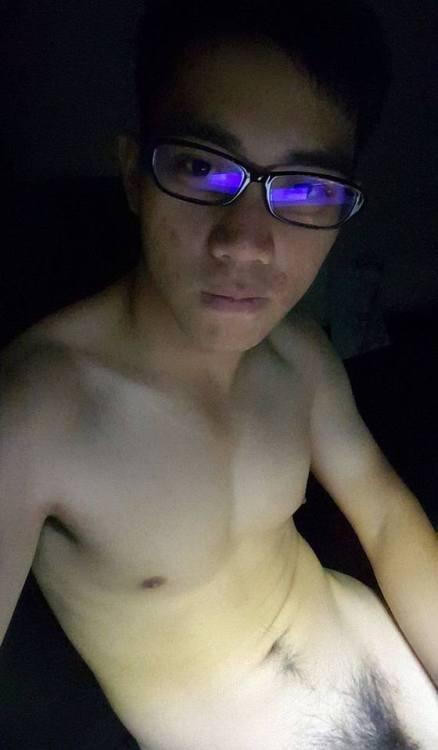 honeynaughtyboy: andaluuuu: SG軍中嫩弟有人有他FB嗎？ 藍X不是嗎？