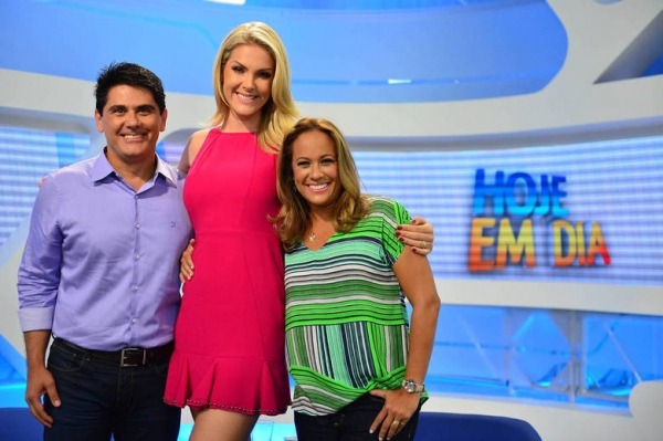 RedeTV! proíbe que nome dos apresentadores do ‘Hoje em Dia’ sejam citados em programas
Estreou de mansinho, sem impressionar tanto na audiência já por conta da pouca divulgação, mas agora é a hora de mexer os “pauzinhos” e tomar medidas que favoreçam...