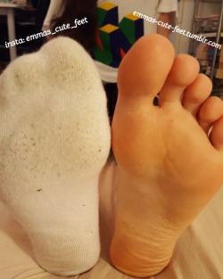 emmas-cute-feet:  Stinky and sweaty… ready for your kisses 💋👣👑