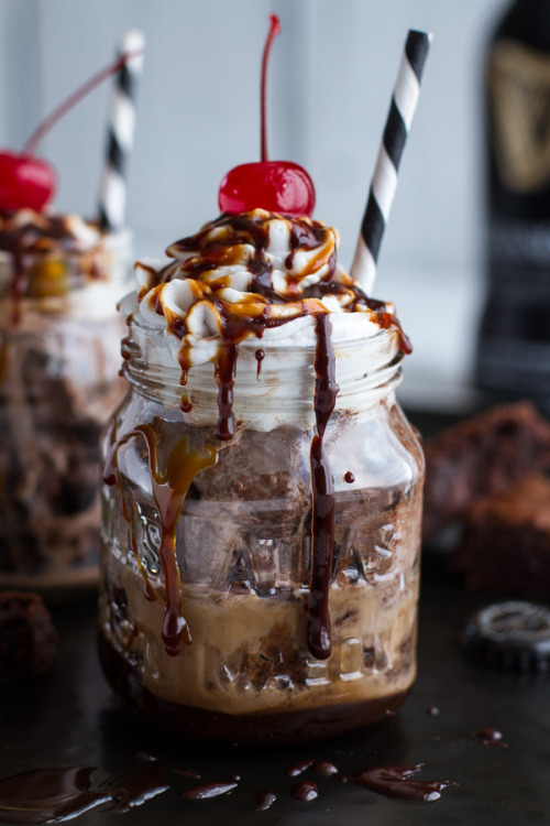 Bottoms Up Brownie Sundae Irish Floats with Burnt Irish Caramel + Hot Fudge