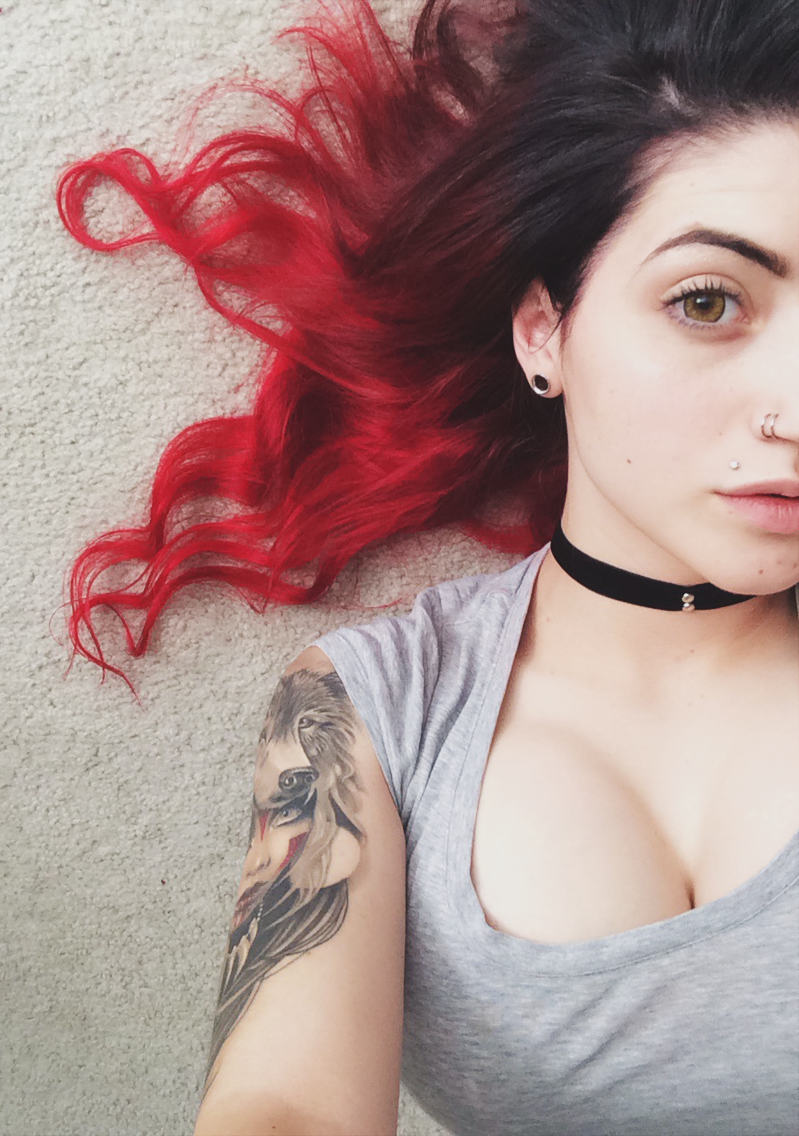 hitoriookami:  Fully red until my new extensions come in 💋 