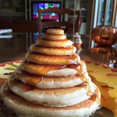 bestfoodpictures:  Buttermilk Pancake Mountain