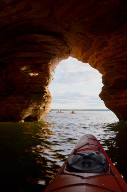 hammerandgrain:  kayaking in a cave 