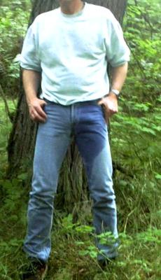 twoshades-uk:  wetjeans6:  Tight  jeanspiss  in  park.  classic classy fitting jeans piss pic 
