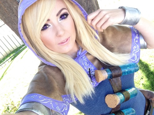 jessicanigri:  Looking through my phone and I found a crap ton of old photos/selfies! haha 