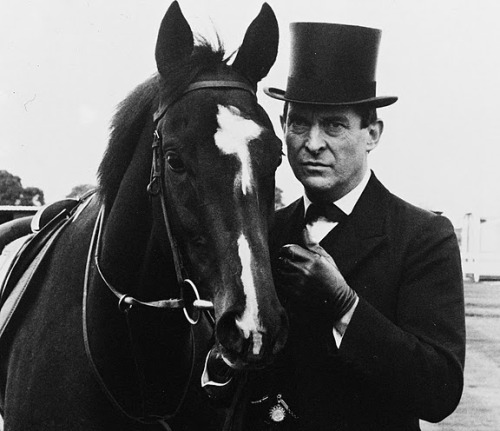 tiger-in-the-flightdeck: bakerstreetbabes: don-dake: Jeremy Brett as Sherlock Holmes in Silver Blaze