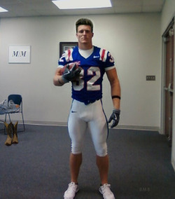 bubblbnz:  bootedmanboys:  Geared up.  RAY HOLLEY - LOUISIANA TECH 