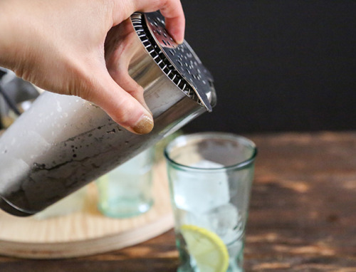 thewomanandthebell: geekscoutcookies: weian-fu: bobbycaputo: Honey Whiskey Lemonade This looks yummy