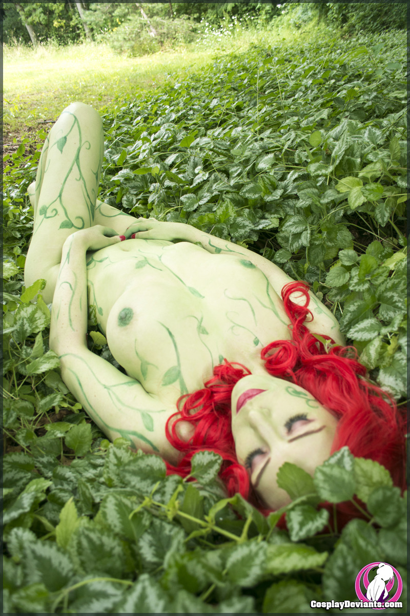 the-dark-joker-chronicle:  Sexy IVY !!!!   Sexy Cosplay and Geek things the liar