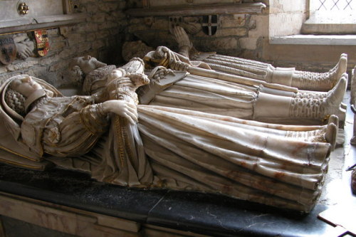 Tomb monument of William Savage D. 1616), Giles Savage (d. 1631)  and his wife Catherine (d. 1647) h