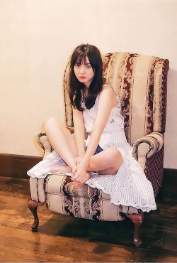 asianaddict:  Meet asian singles! Need to send money abroad? Check out TransferWise, first transfer is free! source: Beautiful