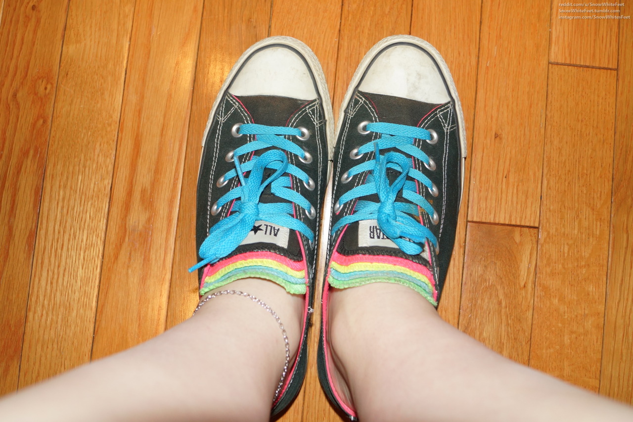 snowwhitefeet:  Part 1 of 2. Don’t worry, the shoes come off in the next bit. ;)