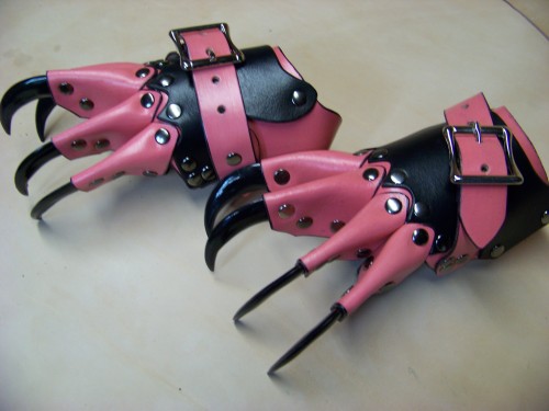 strongholdleather:Pretty in Pink! (shhh I really like 80’s movies) So you can be adorable whil