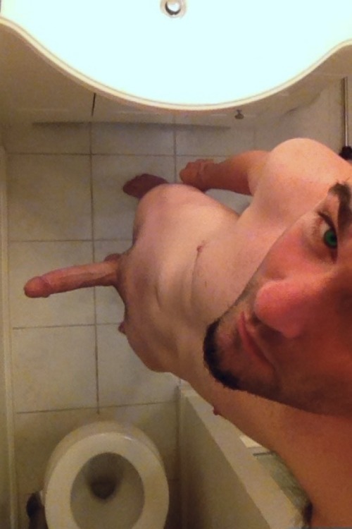 real-guys-naked: Real Guys - NAKED!  real-guys-naked.tumblr.com/&lt; Naked Male Self