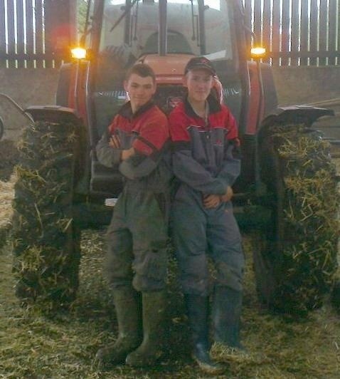 stevelman14:  sex-na-kmetiji:  blog-username:  handsome young farmers in their horny farm gear  KAKO