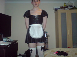 cashslave:  www.mycashslave.tumblr.com or www.mycashslave.com PLEASE comment and reblog. PLEASE! Sissy needs a Master 