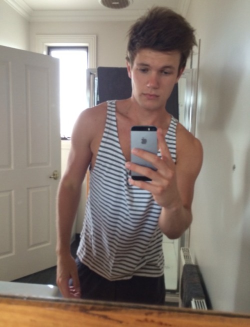 stewo:  First uploaded selfie of 2014, thought id keep my clothes on for this one xoxox