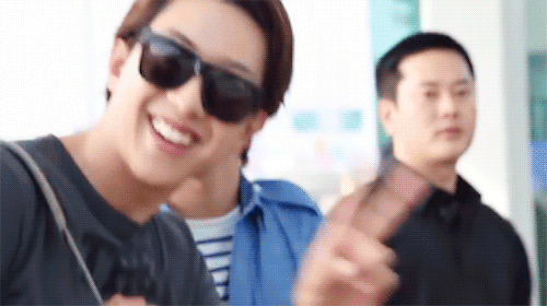 listencnb:  CNBLUE’s V pose