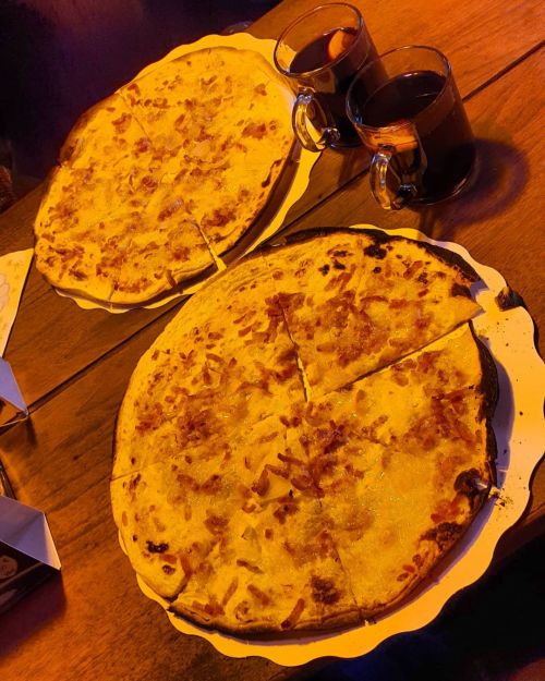 Tarte flambée (à Petite Venise de Colmar)
https://www.instagram.com/p/CXLgk5stMXHnagBaCMmjztYaeO9nObjhu0kVeI0/?utm_medium=tumblr