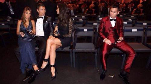 Pictures we like!
Christiano Ronaldo and Lionel Messi at the Ballon d'Or gala in Zurich, where Ronaldo won the award for the best player of 2013.
[be]