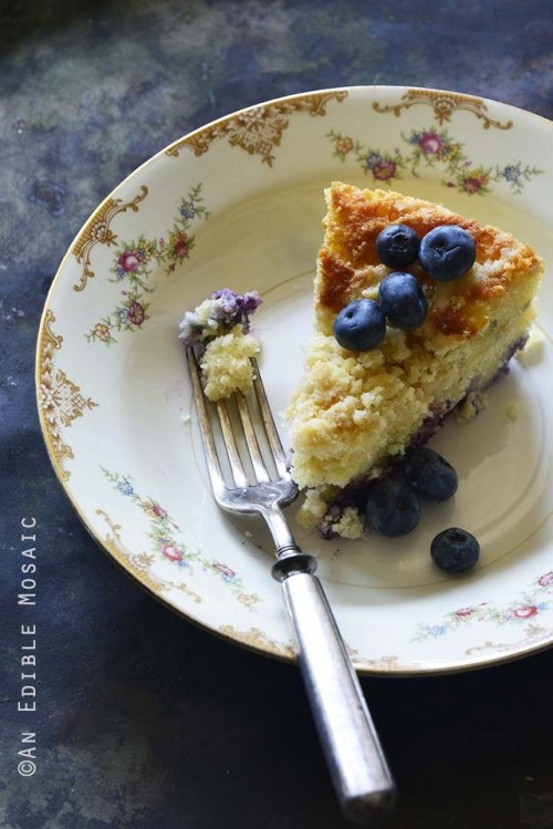 foodffs:Crumble-Topped Blueberry Buttermilk Coffee CakeFollow for recipesGet your FoodFfs stuff here