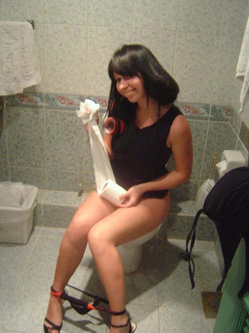 Porn photo dimitrivegas:  Toilet girl 