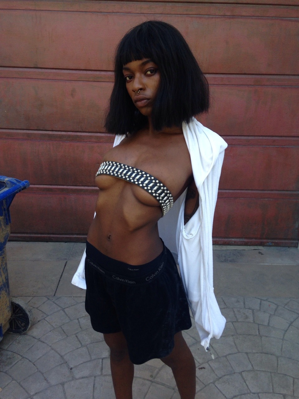 leftovershrooms:  me flexing on set today 