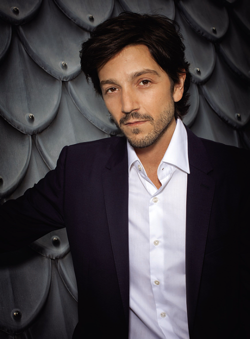 jynandor:Diego Luna photographed by Sarah Dunn, July 2016