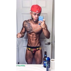 blackmalefreaks:  lightskinnedboys:  Azz