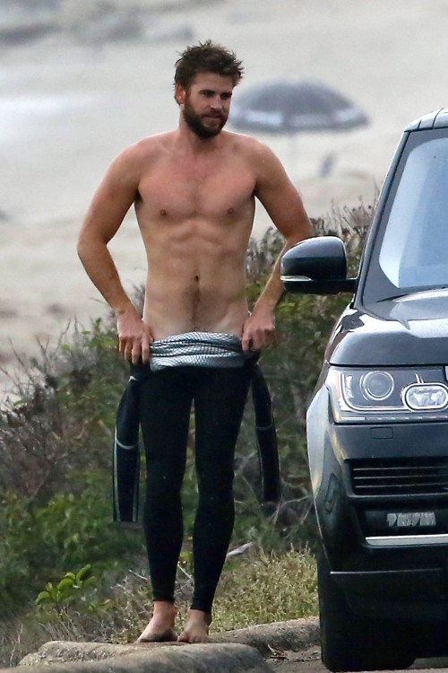 boyzoo:Liam Hemsworth in Malibu, California