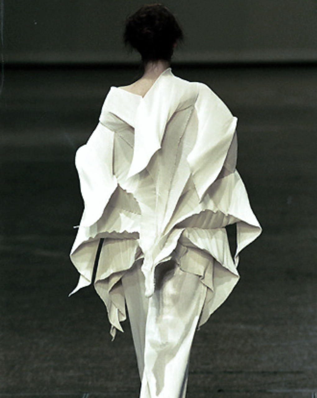rovrsi:  Issey Miyake f/w 1999. 