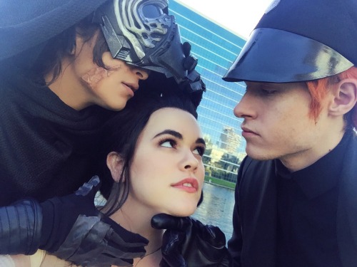 commandercait: “I just want one good picture of the three of us where no one is covered in blo