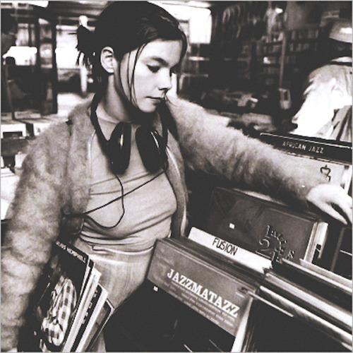 vnylst:  “I get obsessed by little nerdy things in my corner that no one else is interested in.” -Bjork 