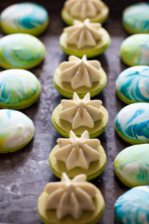 sweetoothgirl: Marble Macarons with Earl Grey Buttercream and Pink Lemonade Filling Reblogging Toda