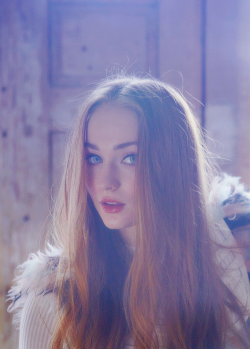 annalifts:  blondiepoison:Sophie Turner by