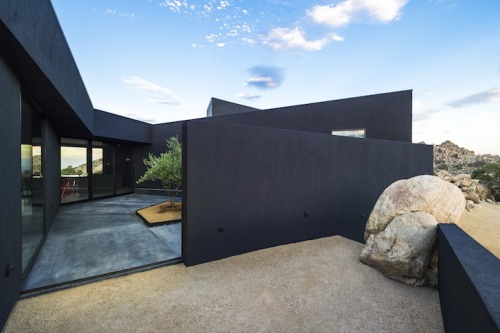 nnmprv:  The Black Desert House by Marc Atlan + Oller & Pejic.