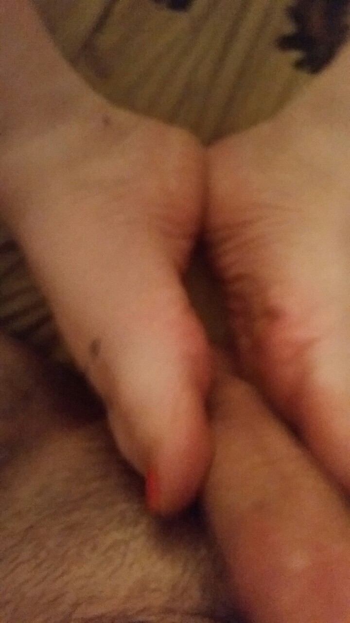 kevinamy9:  Foojob with a good ending love cumming on my wifes sexy feet 