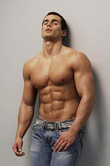 navyfistfighter:  Awesome body for wrestling or fighting.Nothing like an outdoor