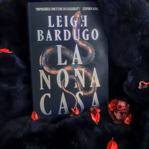 Today I wanna talk about “The ninth house” by Leigh Bardugo.Premise: it’s not a YA, it’s the first b