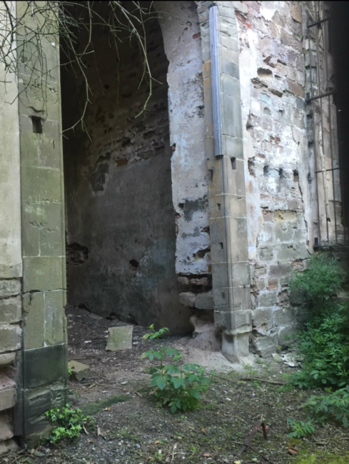 cryptmutt:church ruins, nottingham.