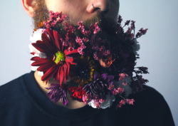 thegaybeards:  When you first smell Fall…
