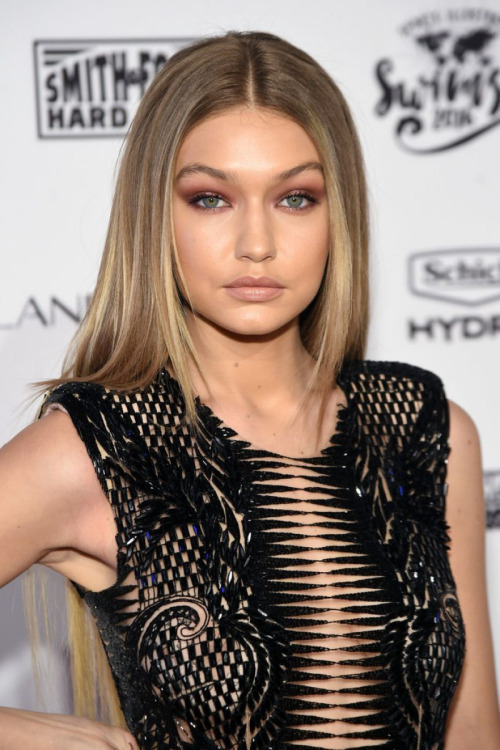 loveroflifeandallthingsbeautiful: ladderstand50: koalamixte:  hottestcelebrities: Gigi Hadid  NICE p