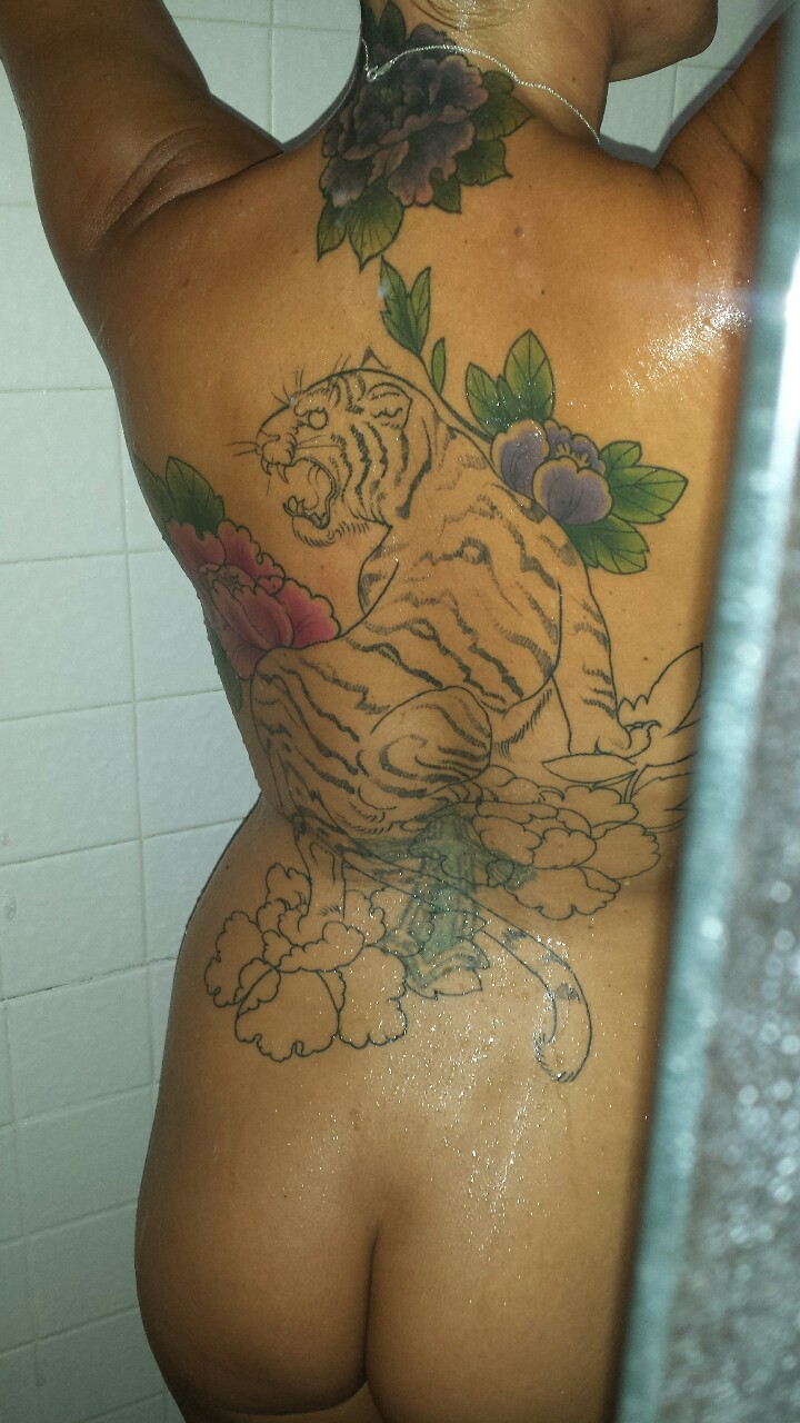 scottnikipowers:  Niki getting cleaned up for the day…un…. posed pics of her