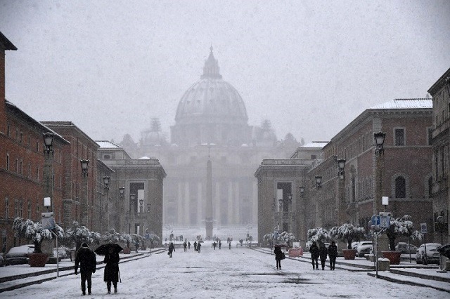 speciesbarocus: Rome experienced its heaviest snowfall in six years. &gt; Photos