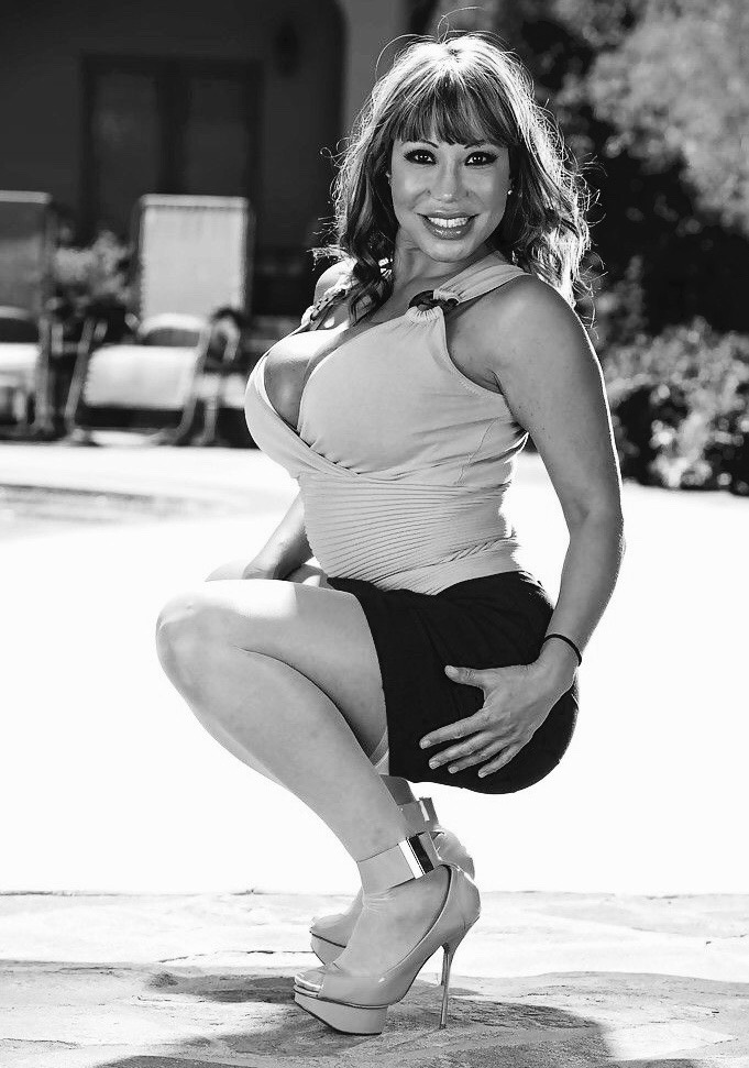 hotdamnhellafine:Ava Devine