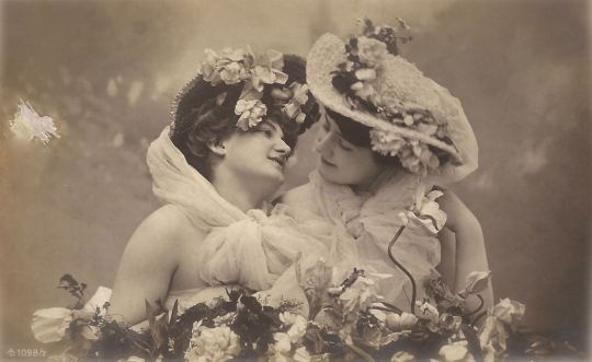  Cheer Up Post #3706 - Vintage Queer Women Edition 