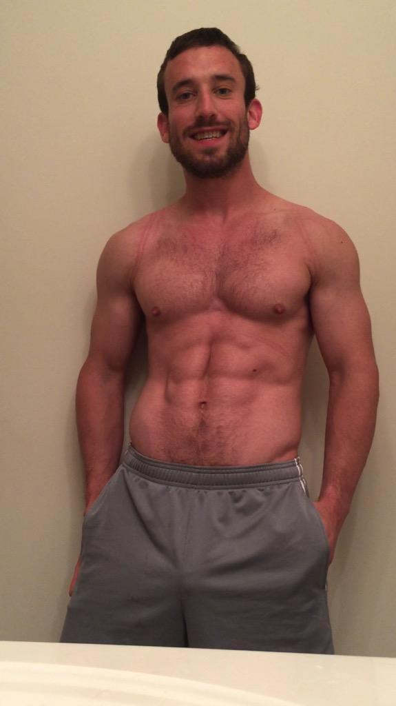 bradinmpls:  looks like he would be a great date!looking for a FWB, daddy, teacher,