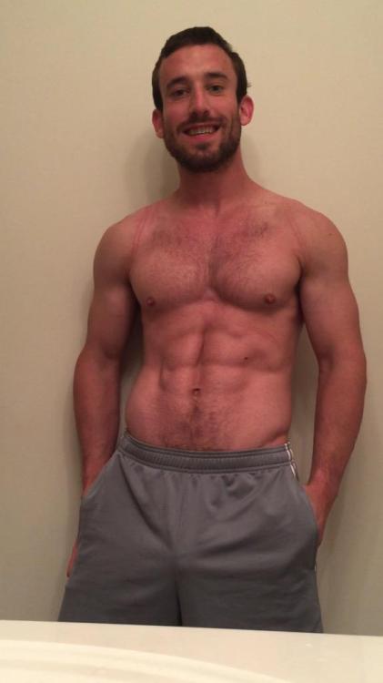 bradinmpls:  looks like he would be a great date!looking for a FWB, daddy, teacher, date, lover, boyfriend, companion, orgasm?http://bradinmpls.tumblr.com  Damn sexy