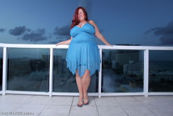 atldirtybirdsfan:  bbwspectator:  More like this at http://bbwspectator.tumblr.com  Spectacular  Peaches larue.  How I miss her