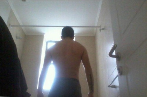 chilenosdebadoo:  chilenoskalientes:  Demian, 28 años. Un rico macho rudo, amante del sexo duro. Q culo se gasta!!  Pegame CTM!!!